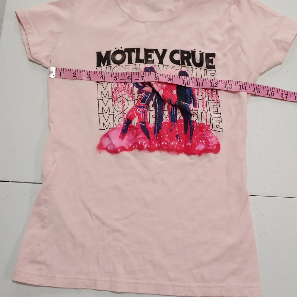 Mötley Crüe Women's Short Sleeve Pink Tee - Picture 2 of 14